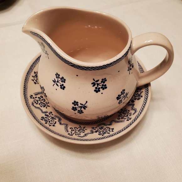 Johnson Bros Vintage Ironstone Petite Fleur Creamer/Sauce/Dessert/fruit Bowl Set - Picture 1 of 5